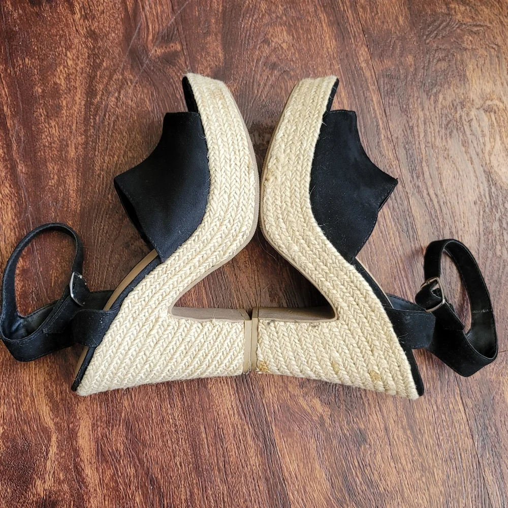 EUC Sun + Stone Fey Black Platform Faux Suede Sandals with Ankle Strap